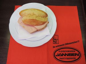 Leberkäse im Brötchen | MIttagstisch von Jannsen Fleischwaren